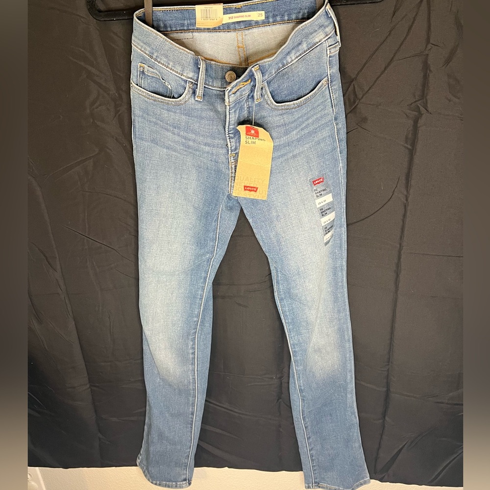 BRAND NEW Levi’s shaping super skinny